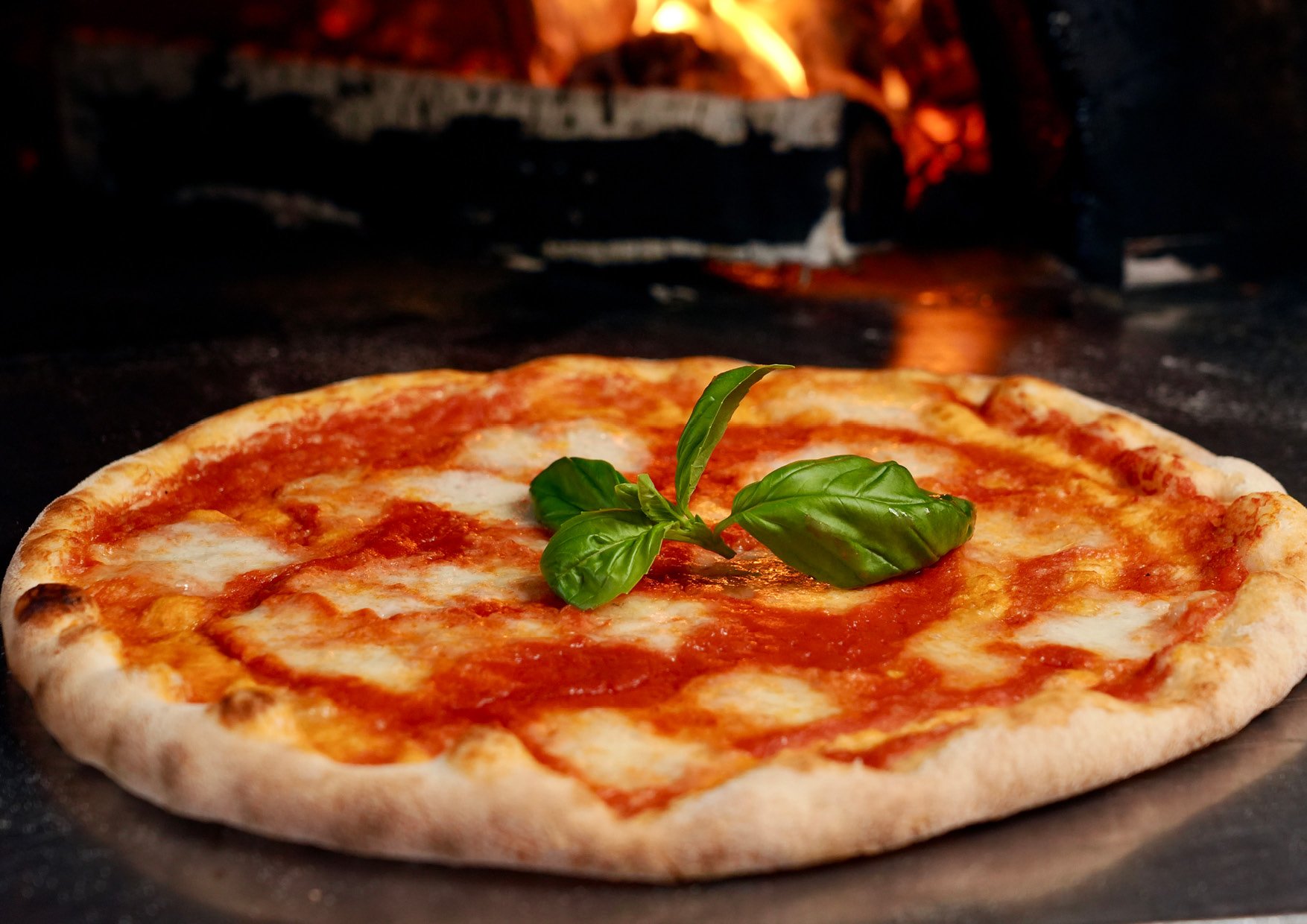 Pomodoro San Marzano, mozzarella fiordilatte e basilico