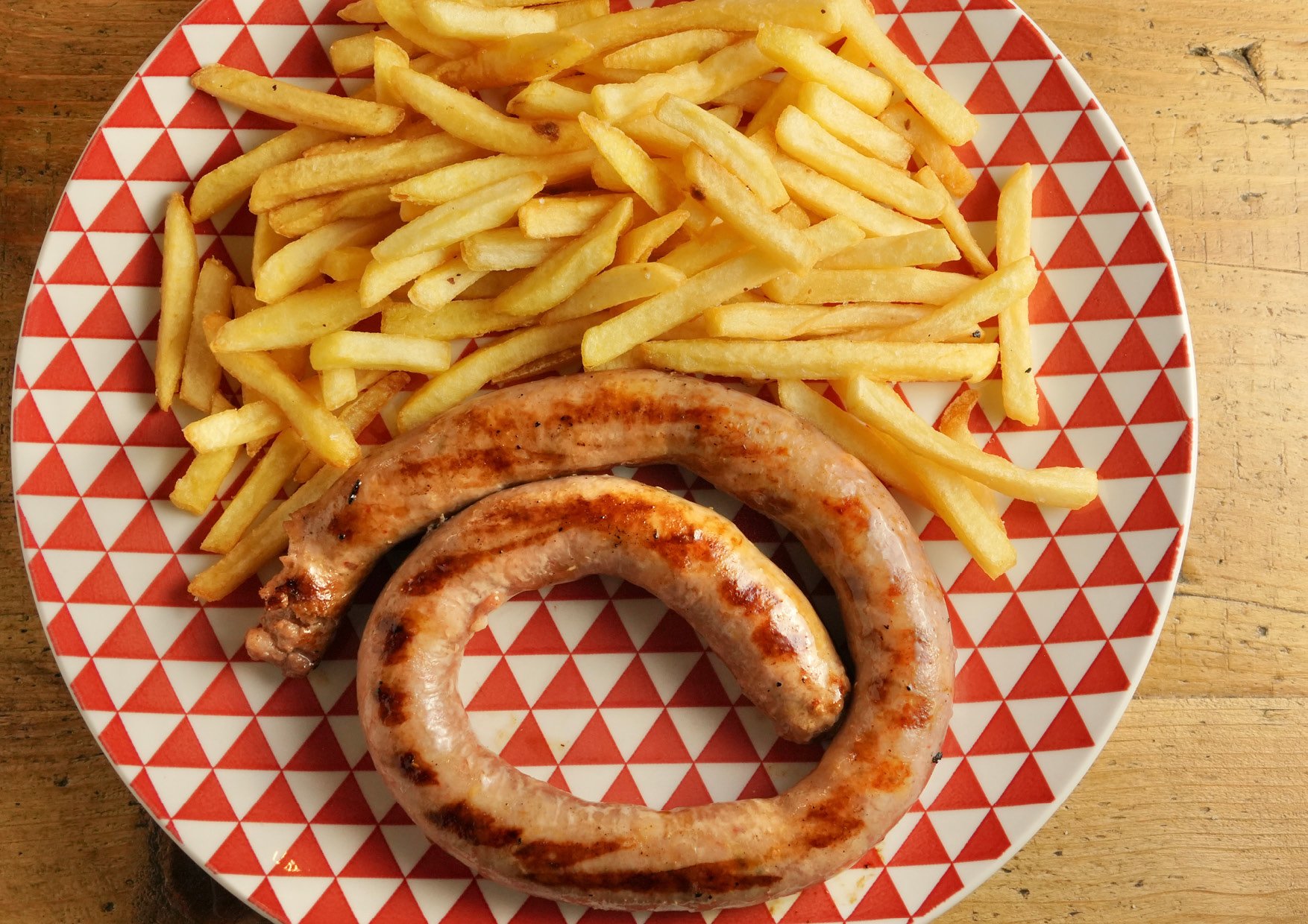 Leggermente piccante, servita con patate stick